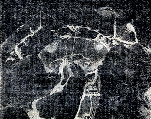 Рис. 21. Радиотелескоп Аресибо с неподвижным зеркалом на острове Пуэрто-Рико