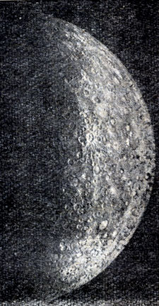 Рис. 47. Фотографии Луны (слева) и Меркурия (справа) в одинаковых фазах для сравнения