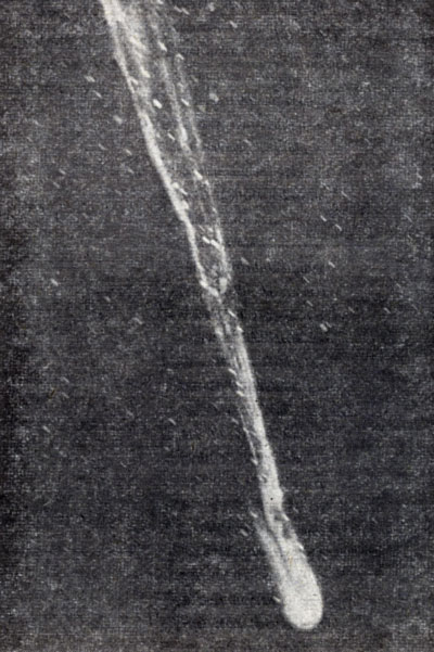 Рис. 75. Комета Галлея в 1910 г