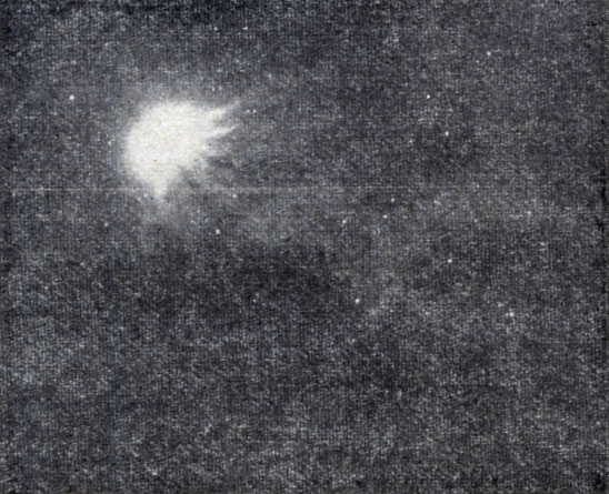 Рис. 84. Поразительные изменения в хвосте кометы Хамасона. Вверху - снимок 6 августа, внизу - 23 августа 1962 г