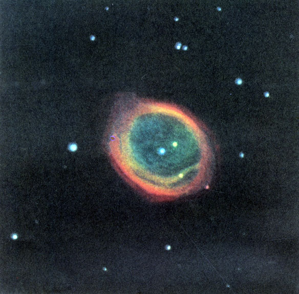Цветная фотография планетарной туманности в Лире, полученная Миллером на 5-метровом телескопе Паломарской обсерватории (США)