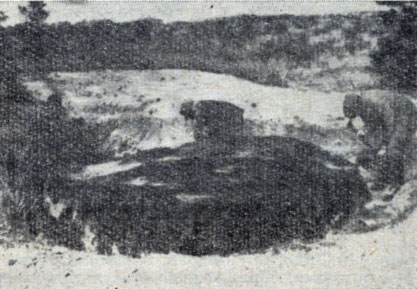 Рис. 101. Метеорит Гоба, найденный в Южной Африке,-наибольший из известных