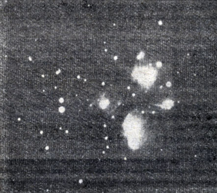 Рис. 110. Туманности вокруг Плеяд, светящие отраженным светом