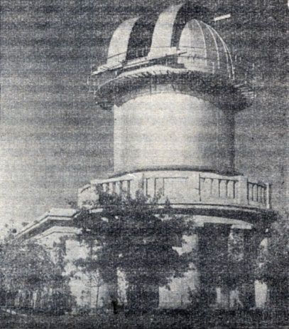 Рис. 114. Один из крупнейших в мире инструментов для исследования Солнца - башенный солнечный телескоп Крымской обсерватории